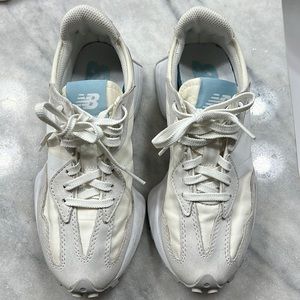 New Balance 327 Women’s sneakers
